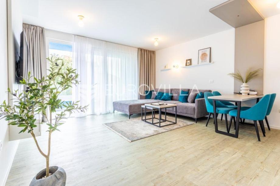 Apart-m Apartment *